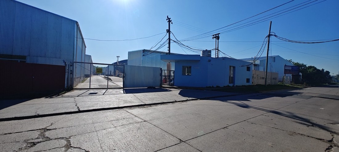 Frente y acceso al predio