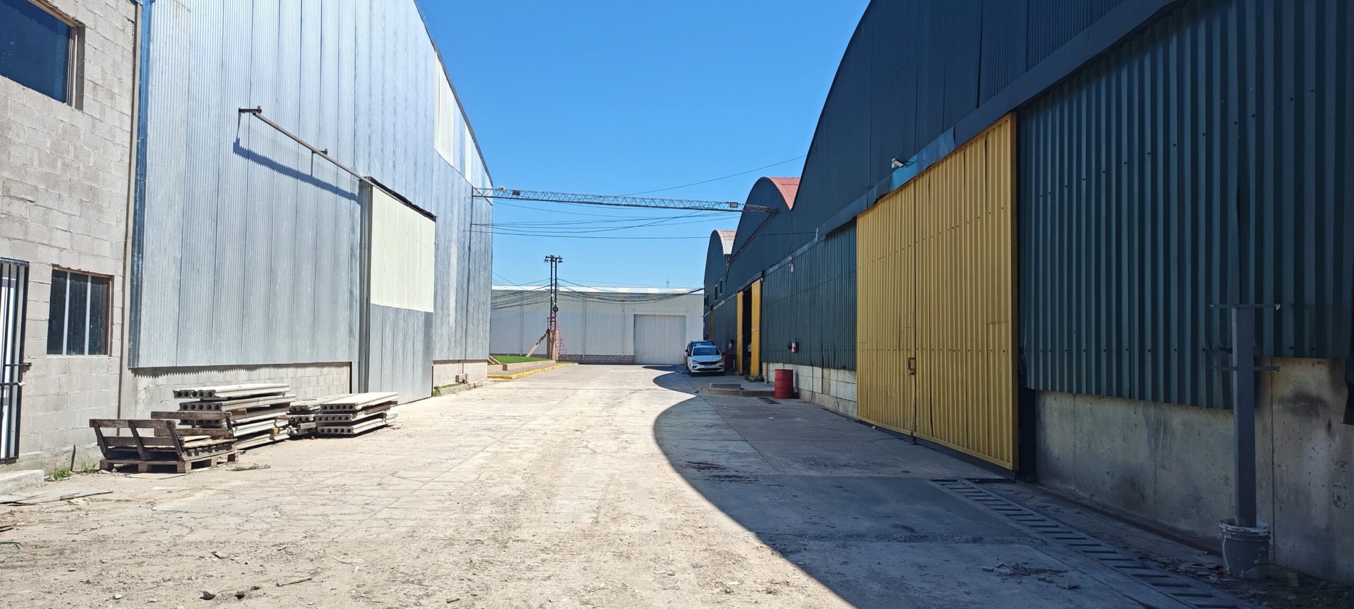 Calle interna del Centro Industrial y Comercial Don Torcuato